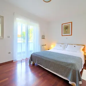 Lucija Bed & Breakfast